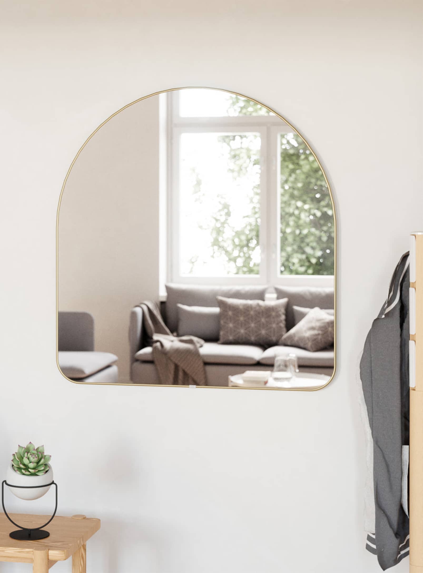 Hubba, Arched Mirror with Brass Trim by Umbra – Nüspace