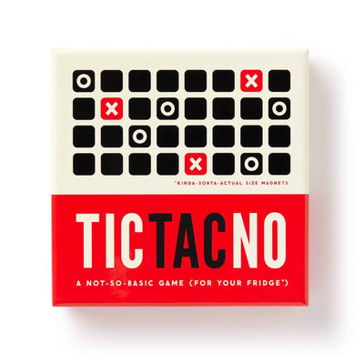 Tic Tac No magnétique de Brass Monkey: jeu réinventé pour s'adapter à votre style de vie. Le tableau magnétique offre une accessibilité constante, à tout moment.