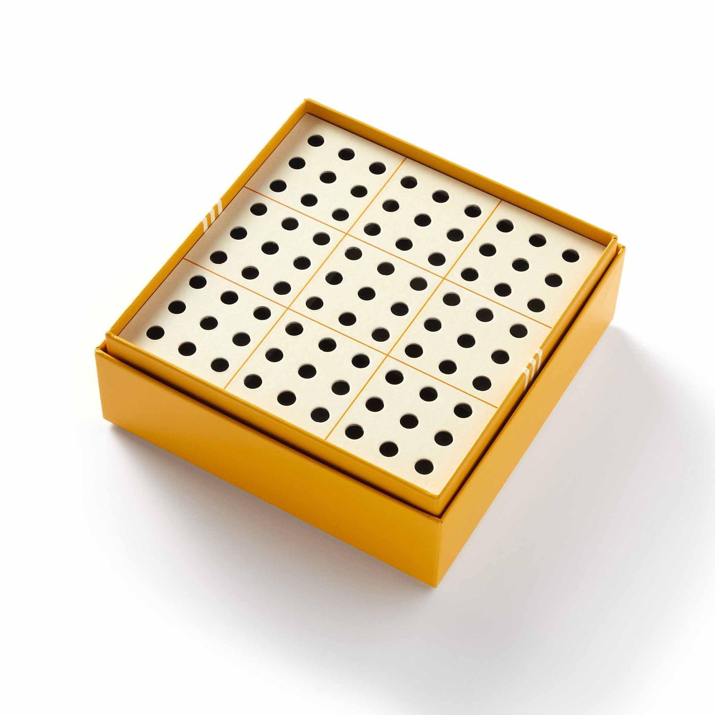 81 boules de bois, des défis captivants : le Sudoku de Brass Monkey offre une expérience visuelle unique. Un jeu esthétique et ludique, seul ou entre amis.