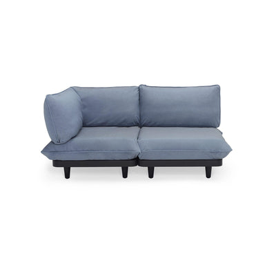 Fatboy redéfinit le luxe extérieur avec le sofa Paletti. Résistance, confort et élégance se combinent dans ce sofa conçu pour durer. Un investissement durable pour vos moments en plein air. Bleu orage.
