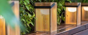 Découvrez la beauté organique de la lanterne Okinawa en bambou de Newgardern. Harmonisez votre jardin avec cette pièce fait main, associable à d'autres lampes de la série pour un ensemble cohérent.