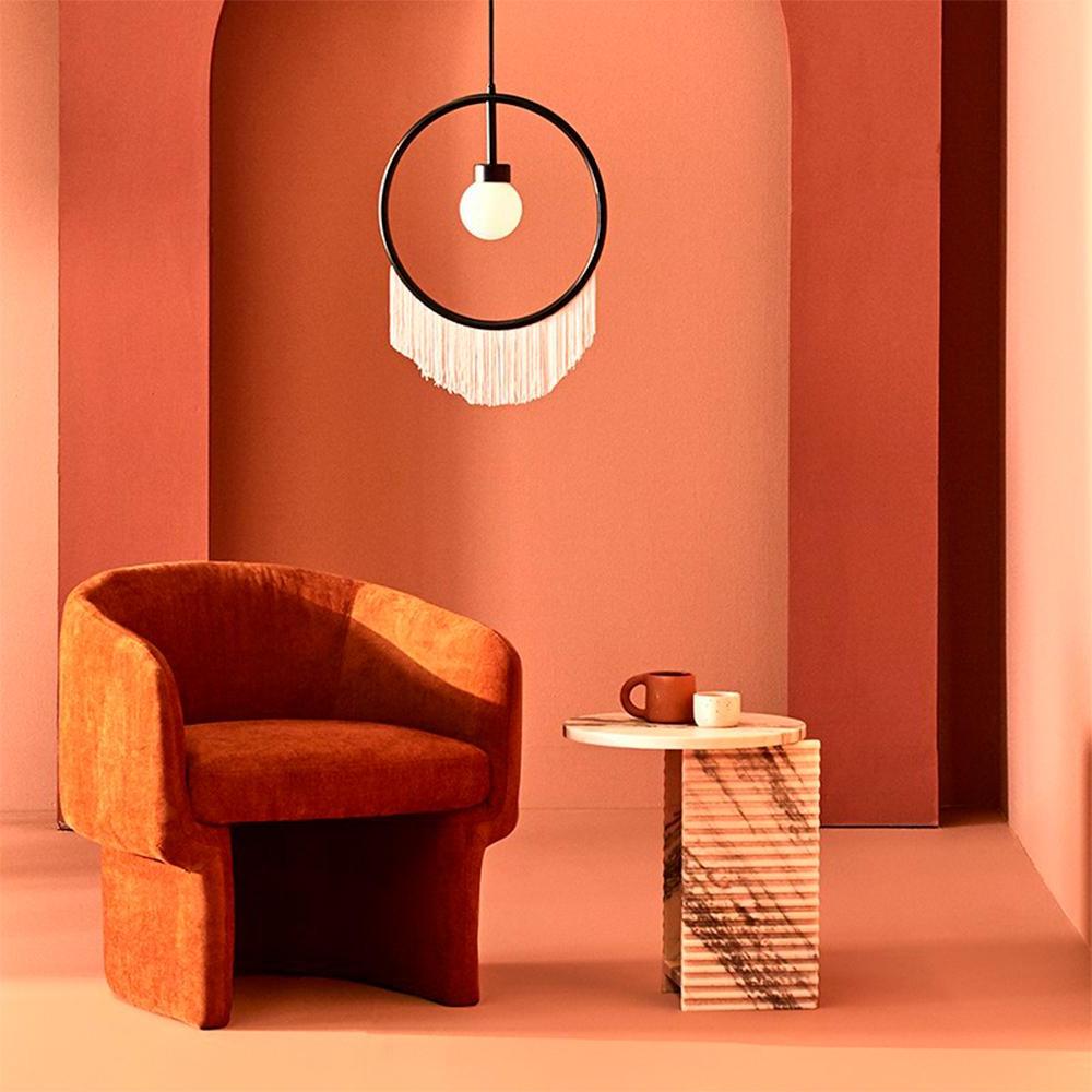 Fauteuil Clémentine : élégance et modernité dans votre salon. Son design inspiré des fauteuils emblématiques offre une perspective contemporaine sur le confort et le style.
