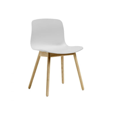 Reproduction About, chaise sans accoudoirs, en polypropylène et bois, blanc