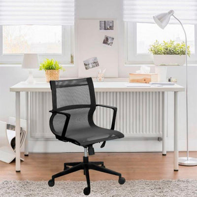 Le confort de la chaise de bureau Office Mesh est optimal et vous permet de rester assis à votre bureau sans ressentir de douleurs dorsales, grâce notamment à son réglage en inclinaison et en hauteur.