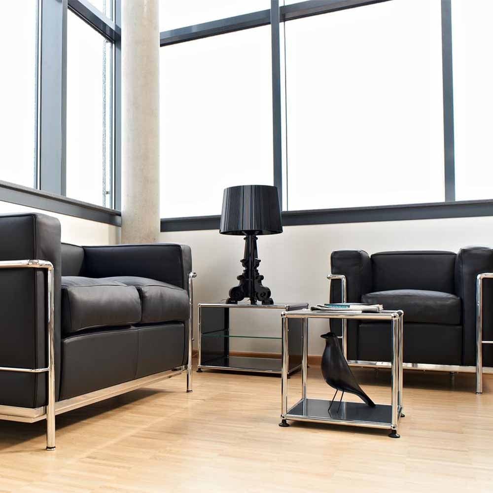 LC2 Small Model: Iconic leather armchair – Nüspace