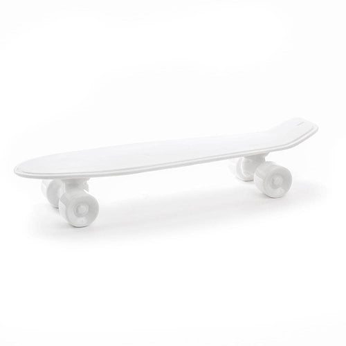 Ajoutez une touche de nostalgie ludique à votre table avec 'My Skateboard' de Seletti : une assiette de service audacieuse et innovante