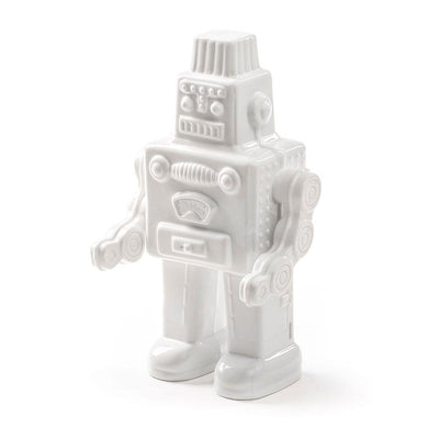 Laissez-vous transporter vers le futur d'antan avec 'My Robot' de Seletti : une création en porcelaine qui célèbre l'imaginaire de la science-fiction des décennies passées.