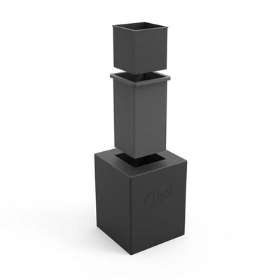 Le bac à glaçons Cube de W & P Design crée des glaçons spectaculaires pour accompagner vos boissons préférées. Sa conception innovante garantit une fonte lente pour une boisson parfaite jusqu'à la dernière goutte.