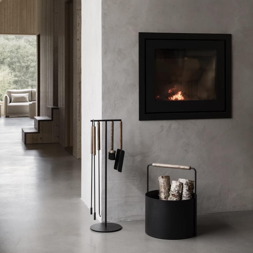 La collection Ashi de Blomus : des outils de cheminée au design élégant, alliant fonctionnalité et esthétique moderne.