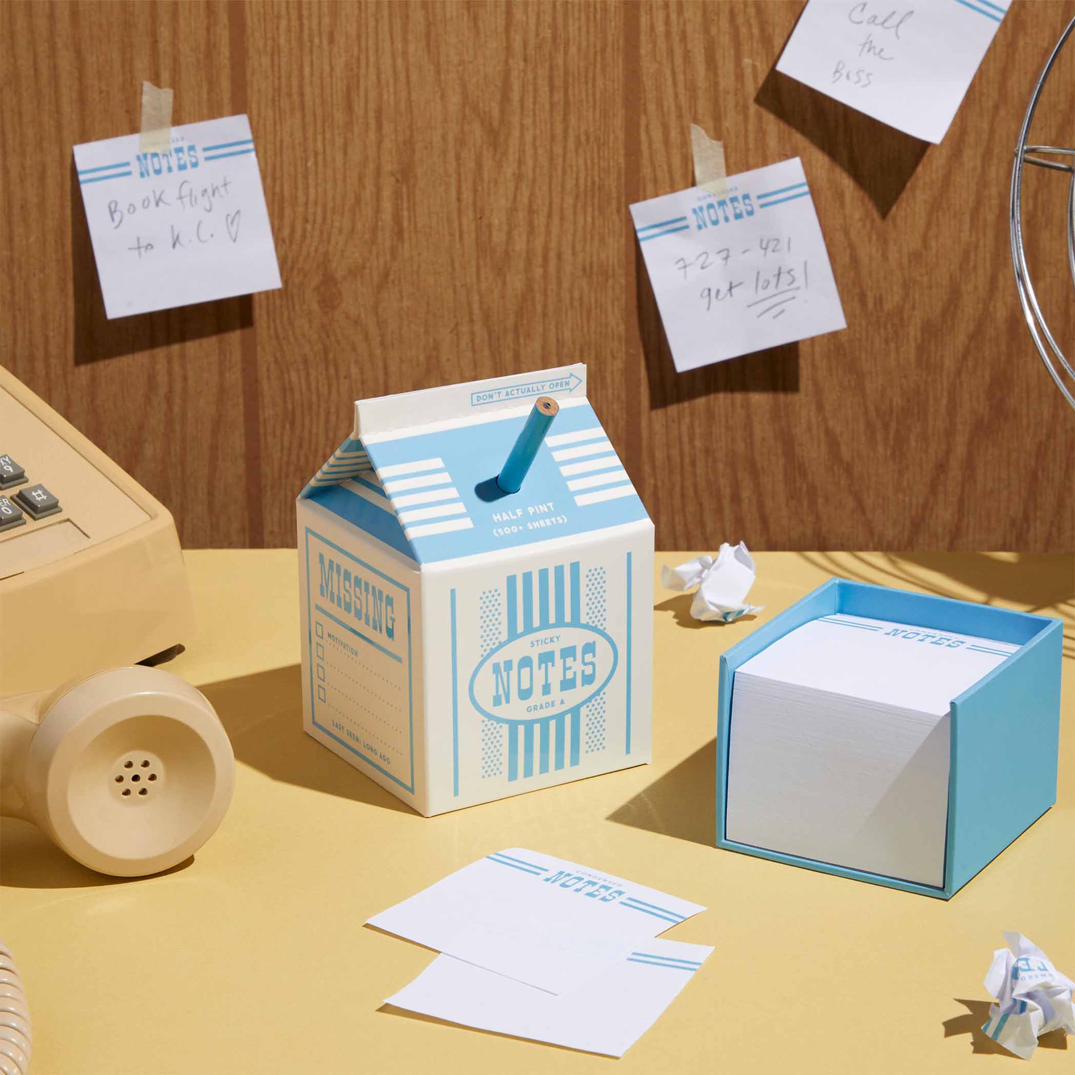 Brass Monkey : Transformez l'ordinaire avec nos accessoires drôles. Charme vintage et design unique par les créateurs Mike Sayre et Melanie Bridges. Égayez votre quotidien dès maintenant!