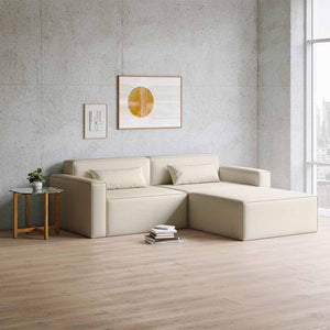 Découvrez notre sélection de sofas sectionnels à Nüspace. Adaptés à tous les intérieurs, ces sofas offrent des configurations personnalisables. Choisissez parmi une multitude d'options, des sofas à places illimitées aux méridiennes et ottomans ajoutables.