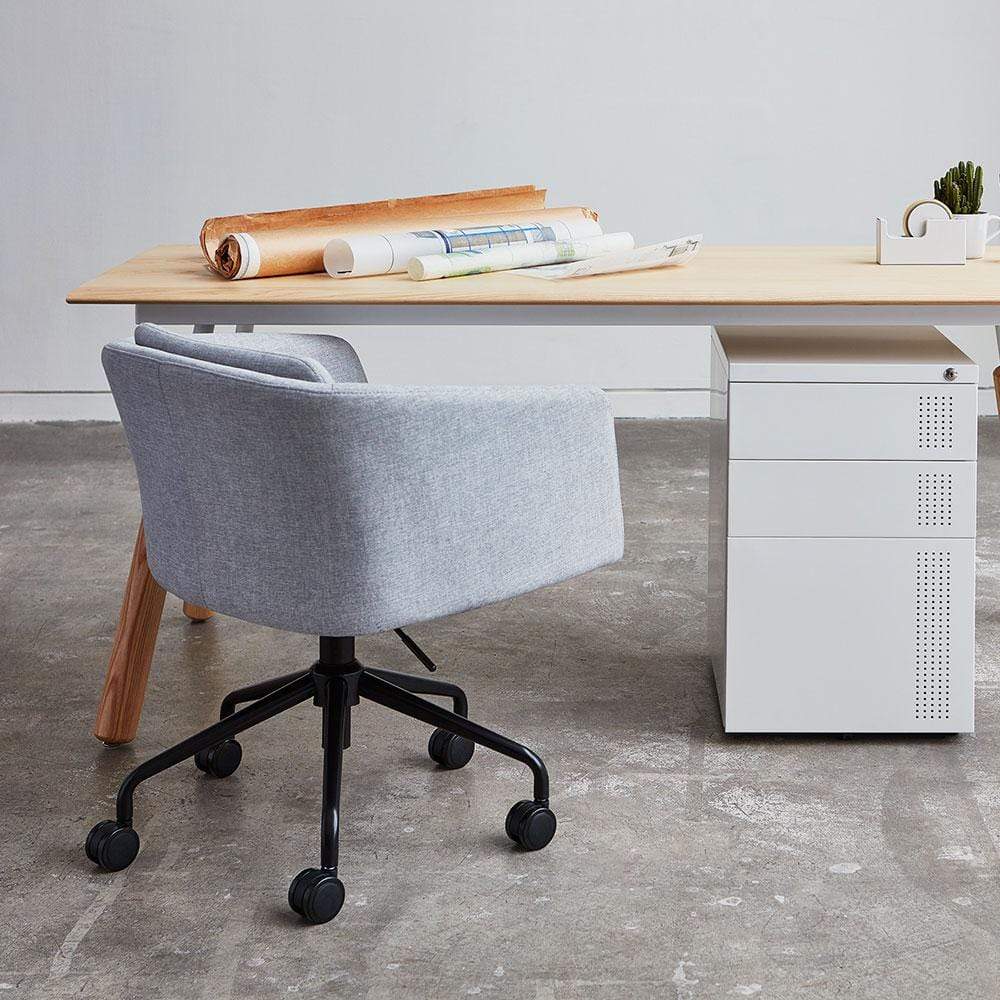 Notre sélection de meubles de bureau. Objet de réunion ou de concentration, souvent central et assez indispensable, choisissez avec précision la table ou le bureau qu’il vous faut 