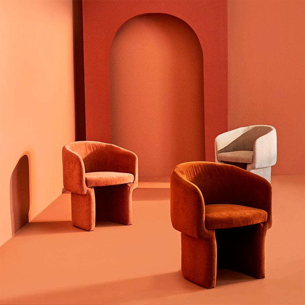 La collection Clémentine : des sièges somptueux pour un confort et un luxe absolu, parfaits pour des moments de détente autour de la table.