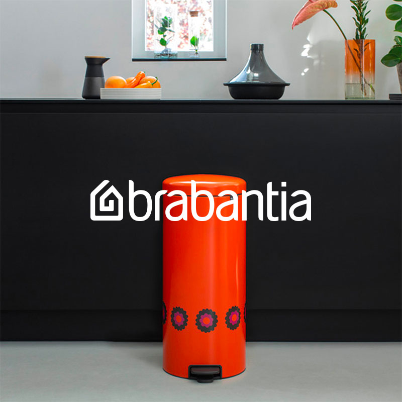 Chez Brabantia, ils savent que la plupart des gens n'aiment pas les tâches ménagères. Mais sachant qu'on passe des années de notre vie à les réaliser, autant que cela soit le moins désagréables.