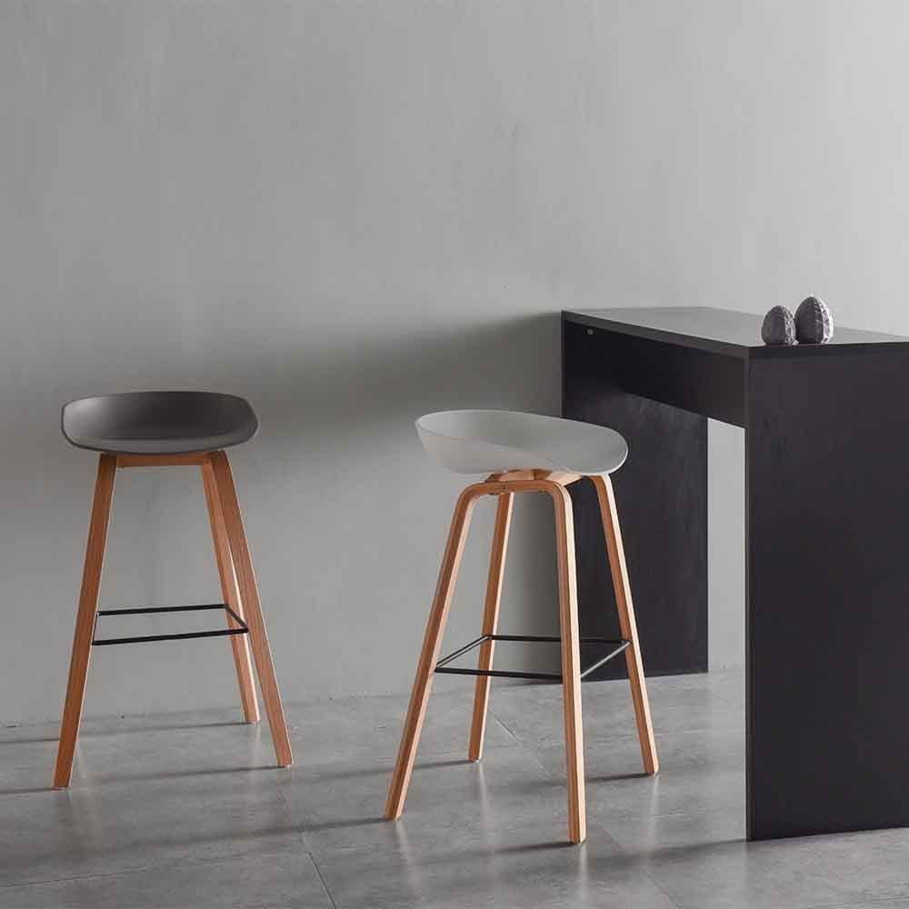 Le design du 21ème siècle, l'ère du "design post-industriel", où la forme du produit, tout en restant importante, ne raconte qu'une partie de l'histoire de l'objet.