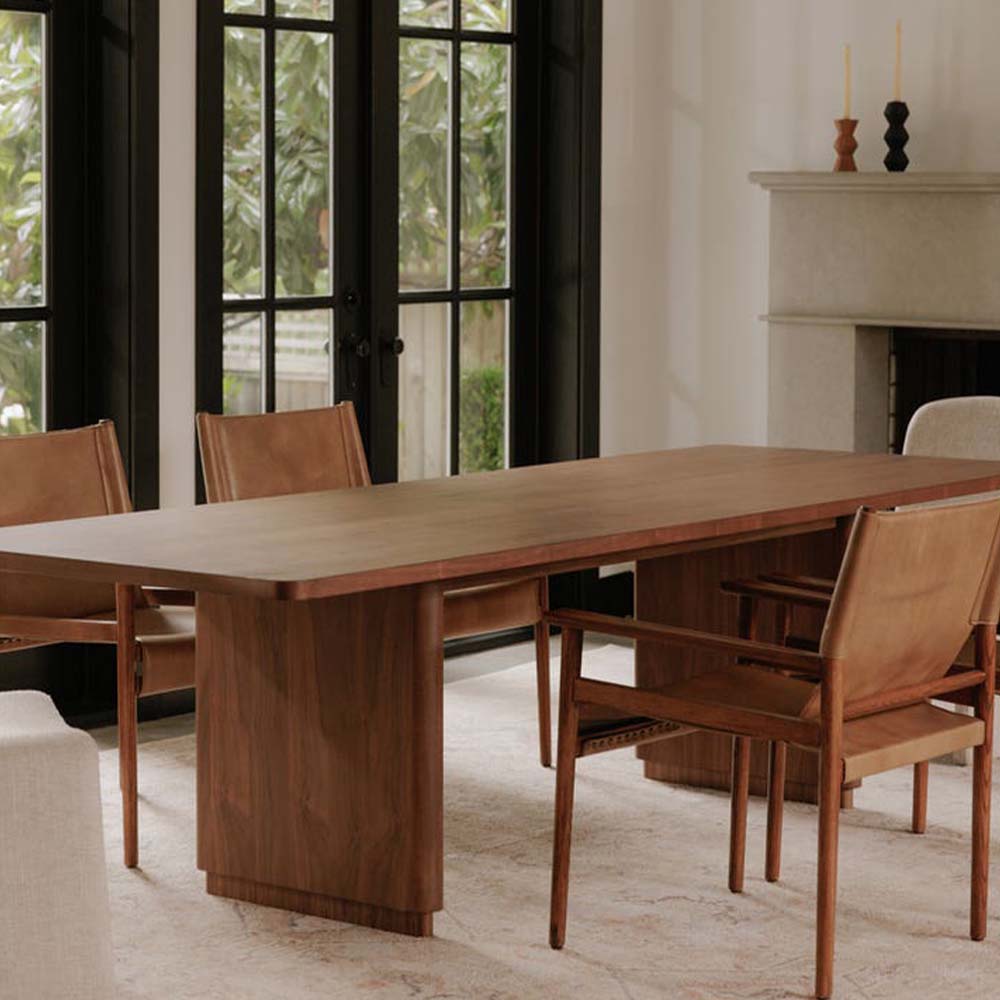 Round Off : des meubles en bois naturel au design minimaliste, parfaits pour un intérieur chaleureux et raffiné.