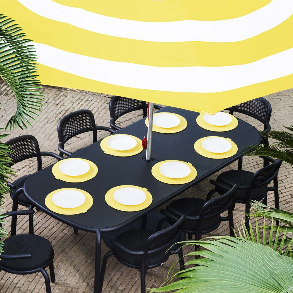 Découvrez la collection de chaises d'extérieur chez Nüspace. Profitez des beaux jours sur votre balcon, terrasse ou dans votre cour avec nos chaises résistantes et stylées qui apporteront du caractère à votre maison.