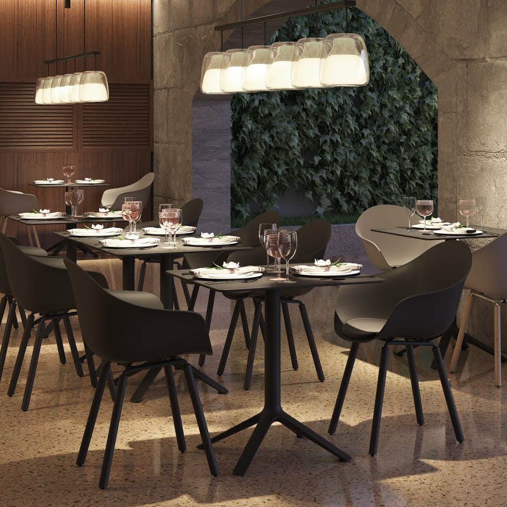 La collection Eex de TOOU Design : des tables polyvalentes et élégantes, idéales pour les espaces de collectivité et les intérieurs modernes.