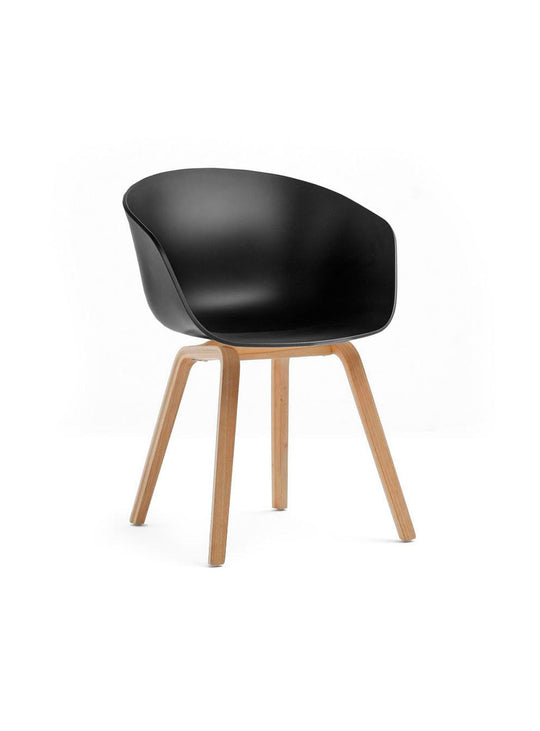 Chaise About 22 : allure classique, confort inégalé et durabilité. noir