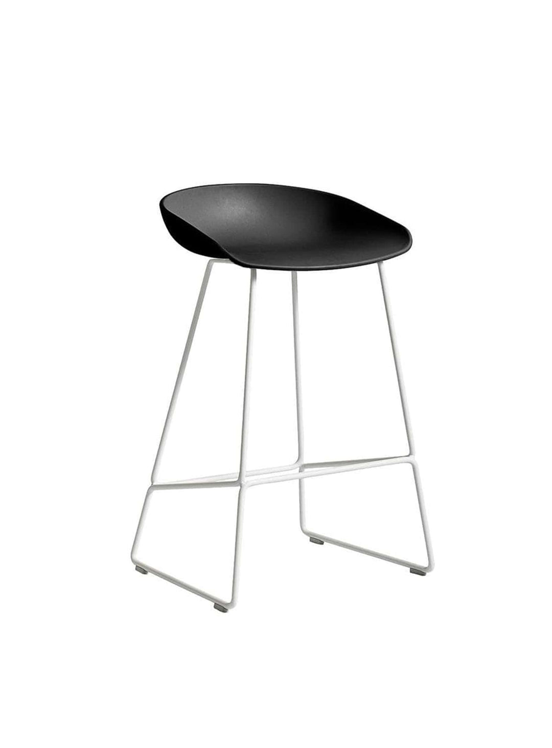 Tabouret About 38 : base en métal, assise moulée et design épuré. noir et blanc