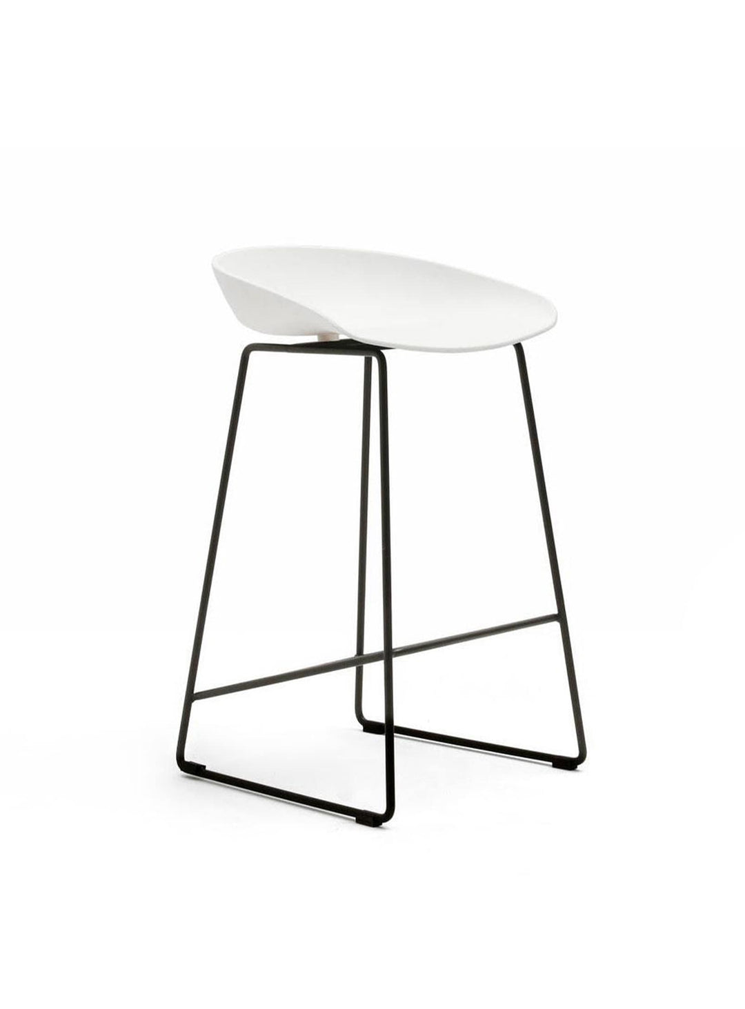About 38 : tabouret de comptoir industriel, ergonomique et résistant. blanc et noir
