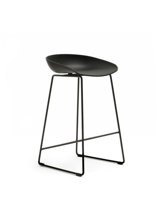 Tabouret About 38 : design simple et confort ergonomique. noir