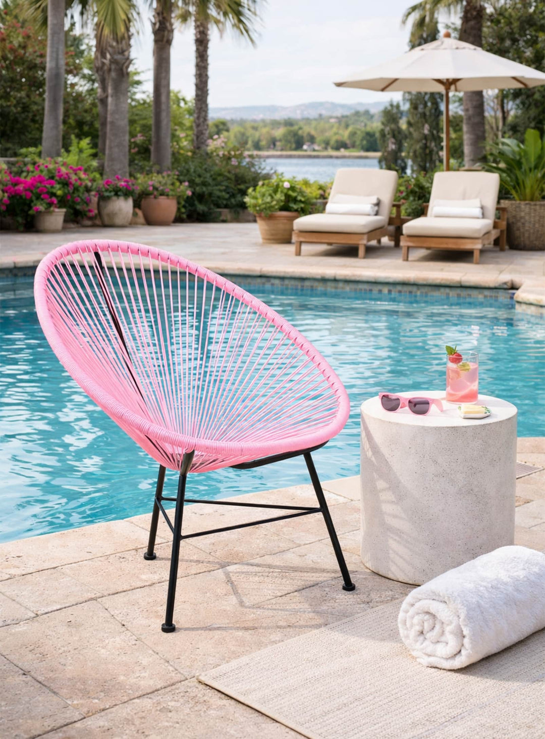 Chaise Acapulco, parfaite pour créer un coin détente stylé. rose