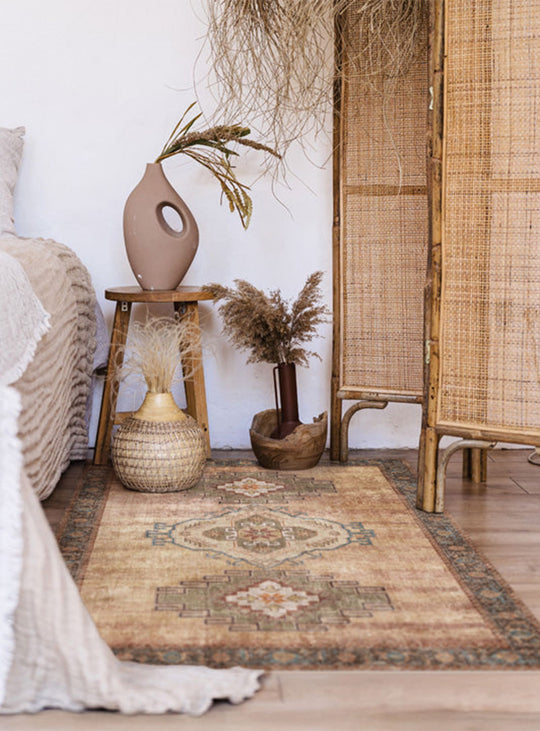 Tapis en vinyle Camina d’Adama Alma : confort quotidien et style pratique. Brun.