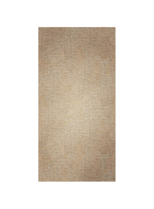 Découvrez le tapis Casau d'Adama Alma, un tapis en vinyle brun au motif texturé, chaleureux et intemporel.