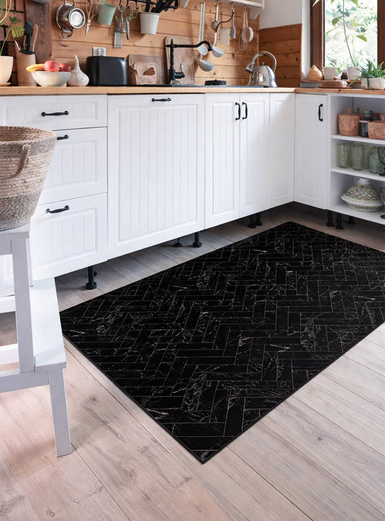 Tapis en vinyle Chevron graphique noir, motif chevrons effet marbre élégant.