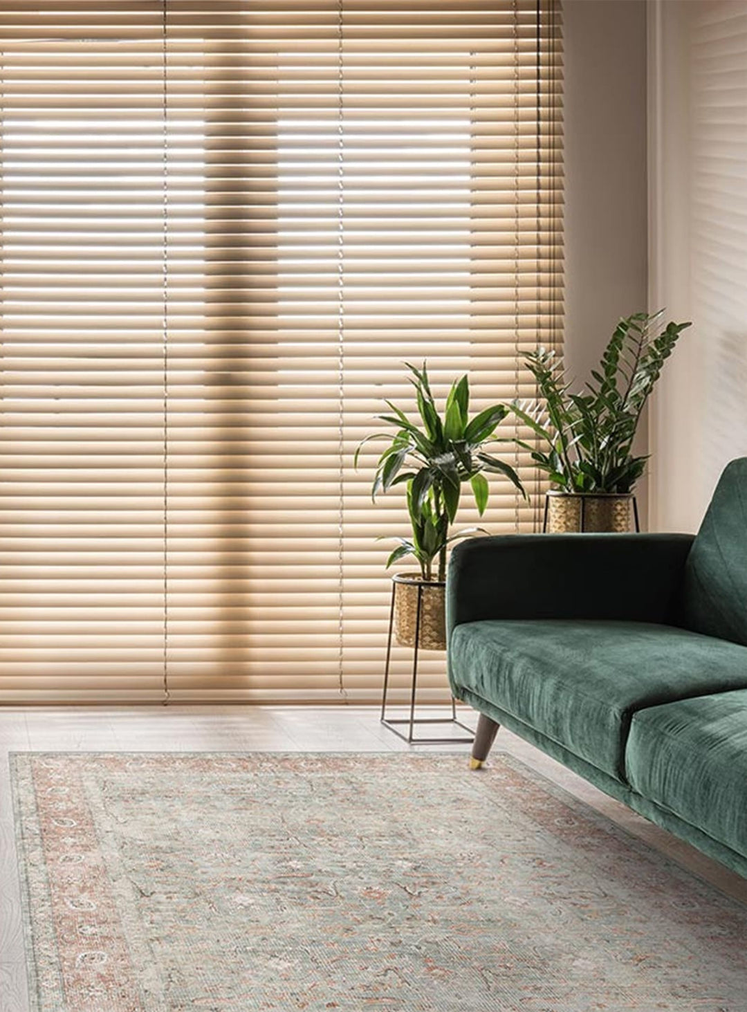 Tapis en vinyle Daniel Adama Alma, durable et élégant pour tout intérieur. vert