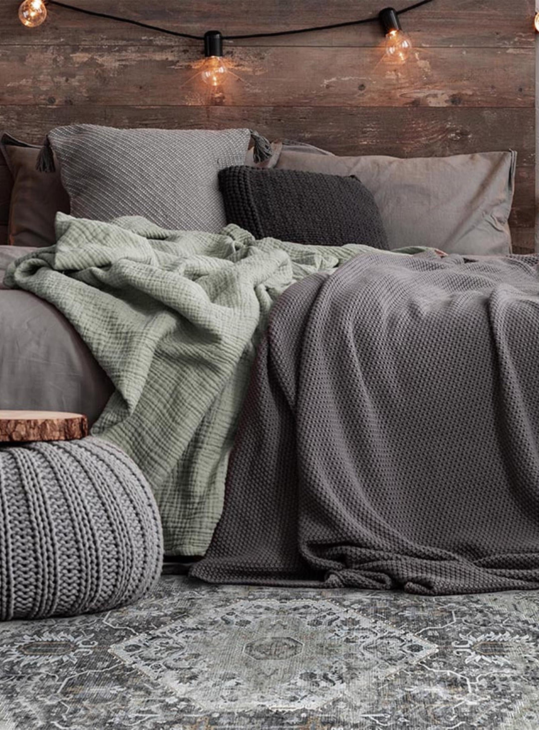 Tapis en vinyle David Adama Alma, solution pratique pour foyers avec enfants. gris