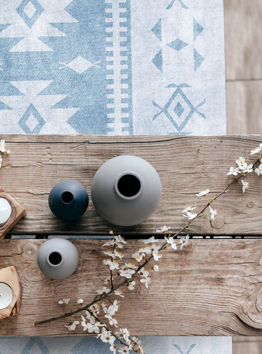 Tapis de vinyle Adama Alma Dune, imperméables et résistants au quotidien. bleu