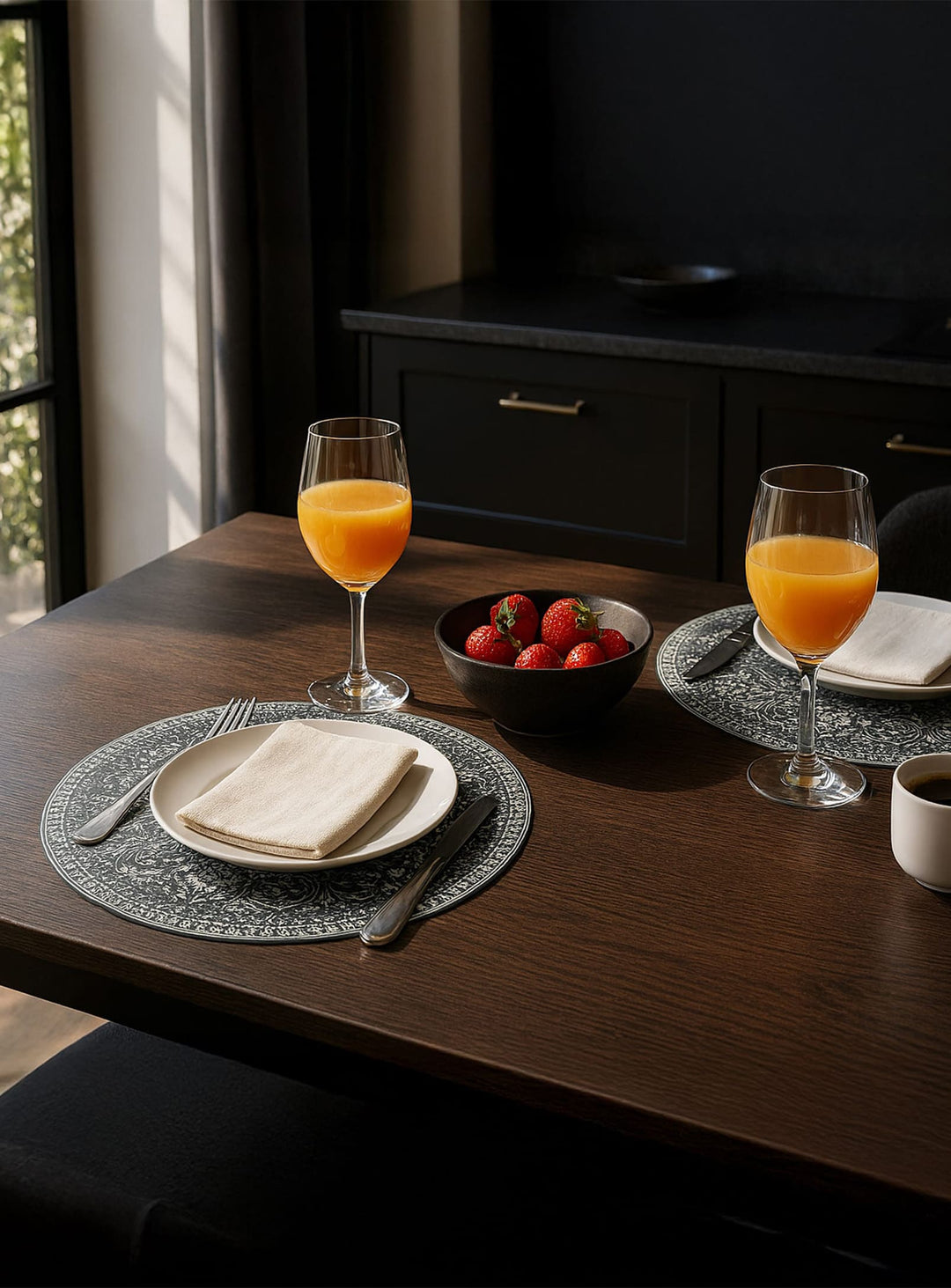 Napperons en vinyle ronds Adama Alma, durables et élégants pour votre table. mali gris