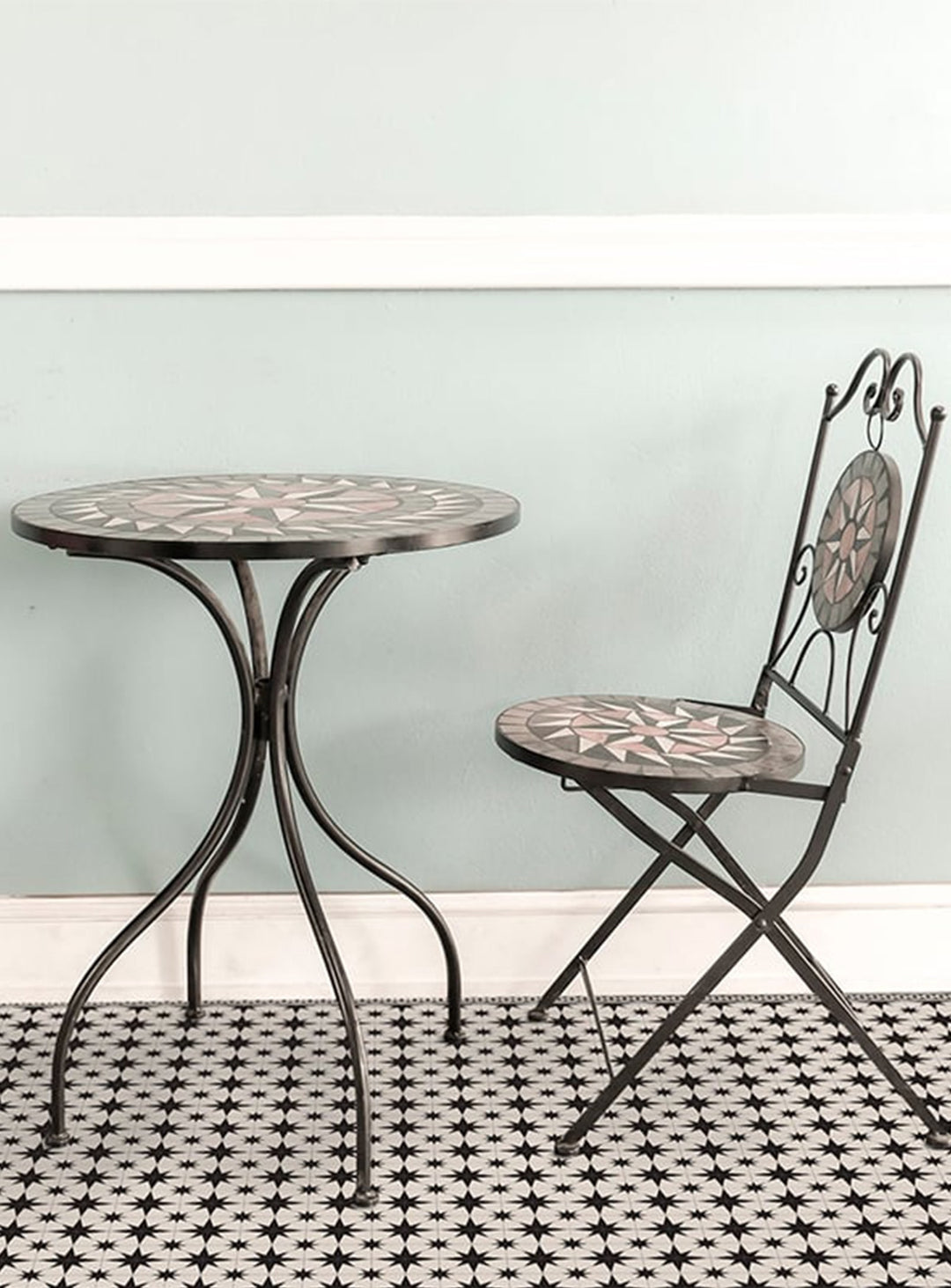 Tapis en vinyle Adama Alma NightSky, faciles à nettoyer et adaptés aux foyers actifs.