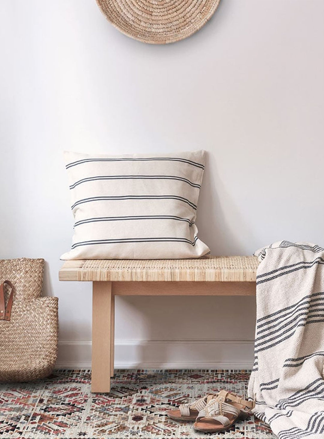 Tapis en vinyle Adama Alma Ojo, faciles à nettoyer et adaptés aux foyers actifs.