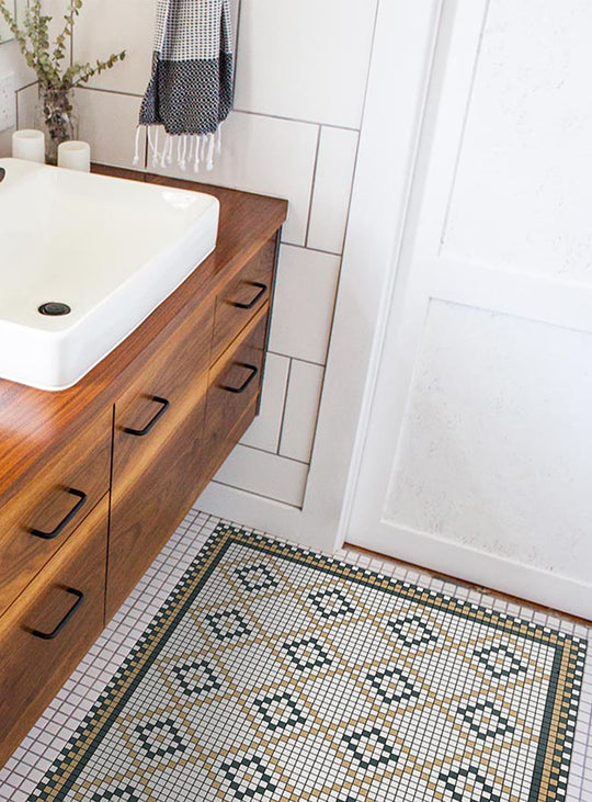 Tapis en vinyle Roma d'Adama Alma, robustesse et confort au quotidien. jaune