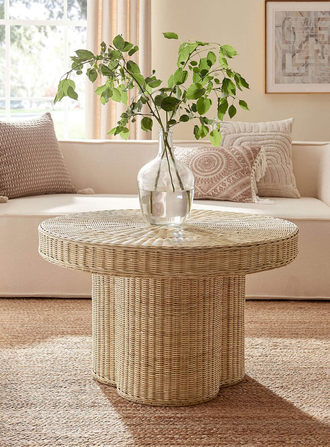 Table à café Ainsley : pièce en rotin au style doux et intemporel.