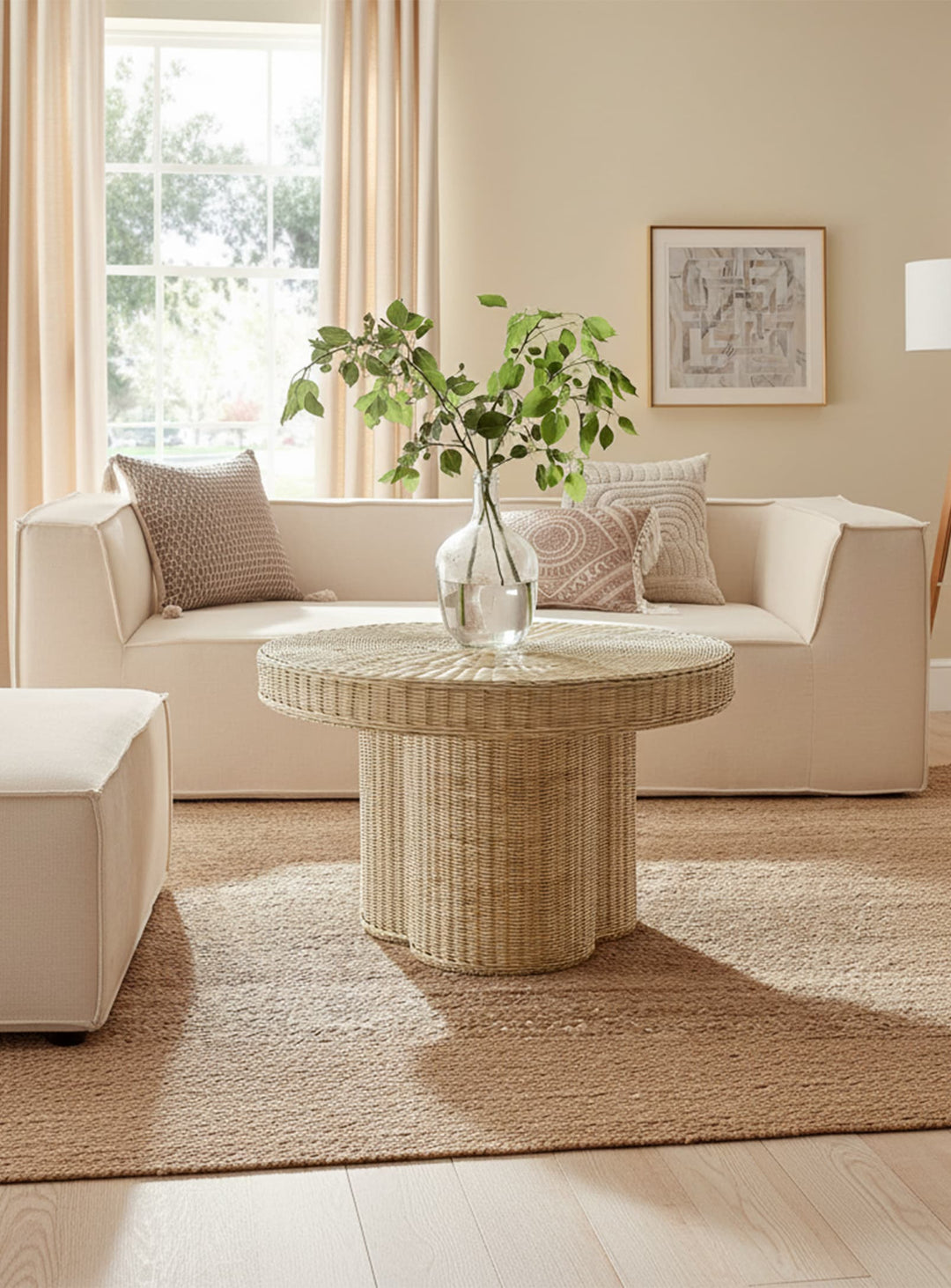 Table à café ronde Ainsley : design naturel en rotin et élégance apaisante.