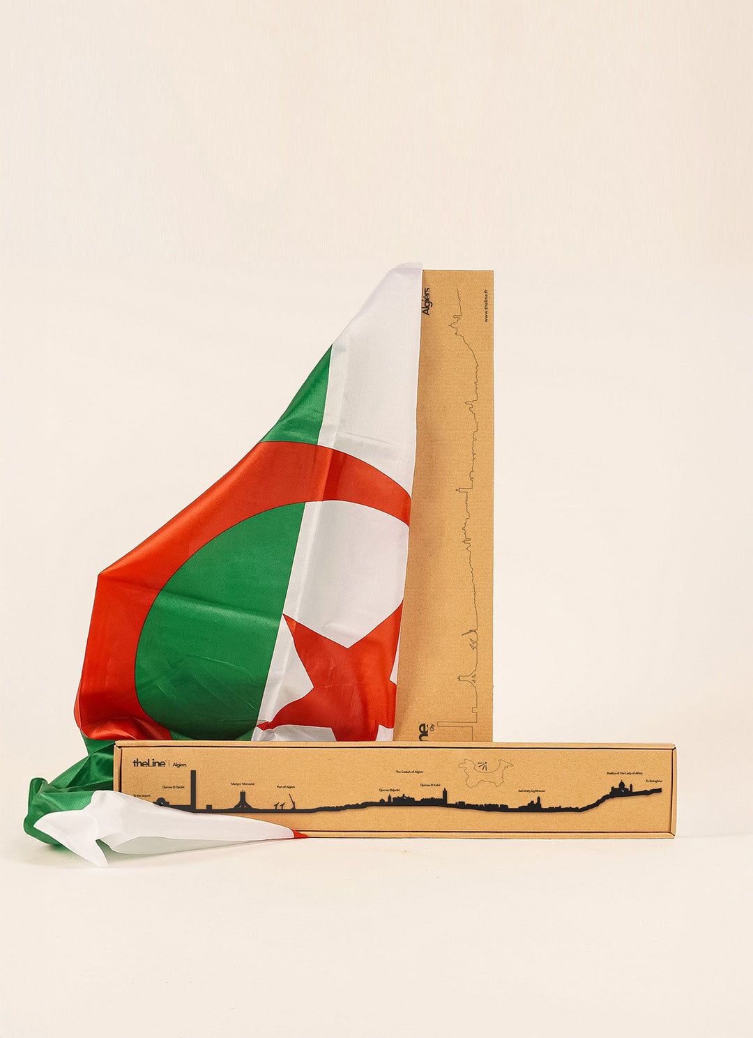 Décoration murale The Line Alger : silhouette raffinée et poétique.