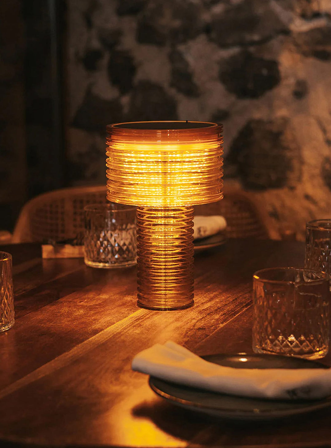 Lampe de table Ambar Newgarden : lampe moderne, compacte et élégante.