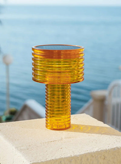 Lampe de table Ambar Newgarden : lampe sans fil, solaire et design moderne.