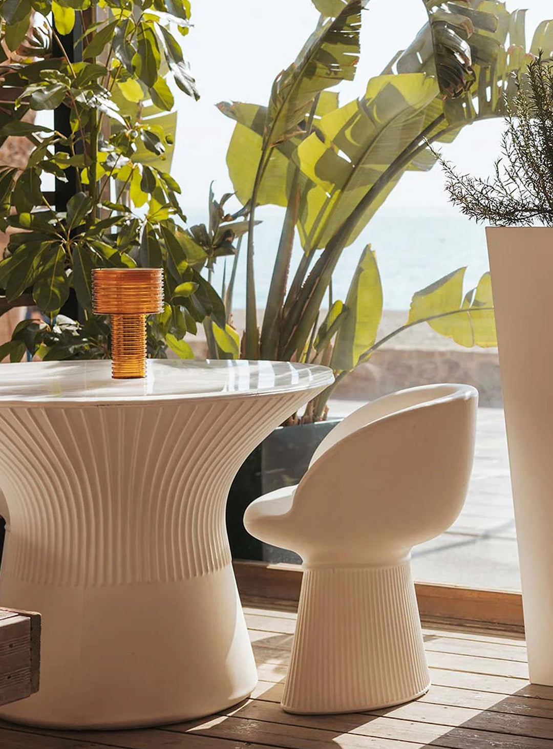 Lampe de table Ambar Newgarden : lampe sans fil, parfaite pour terrasse ou balcon.