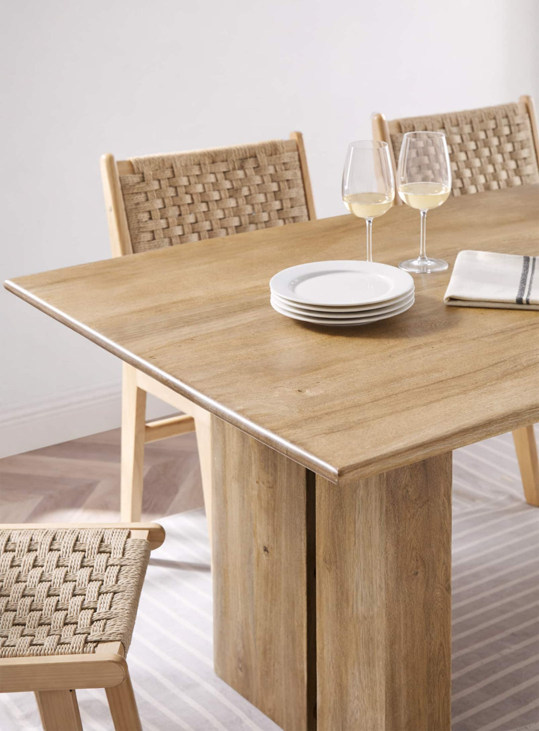 La table à dîner Amistad s’intègre facilement à tous les styles d’intérieur. chene