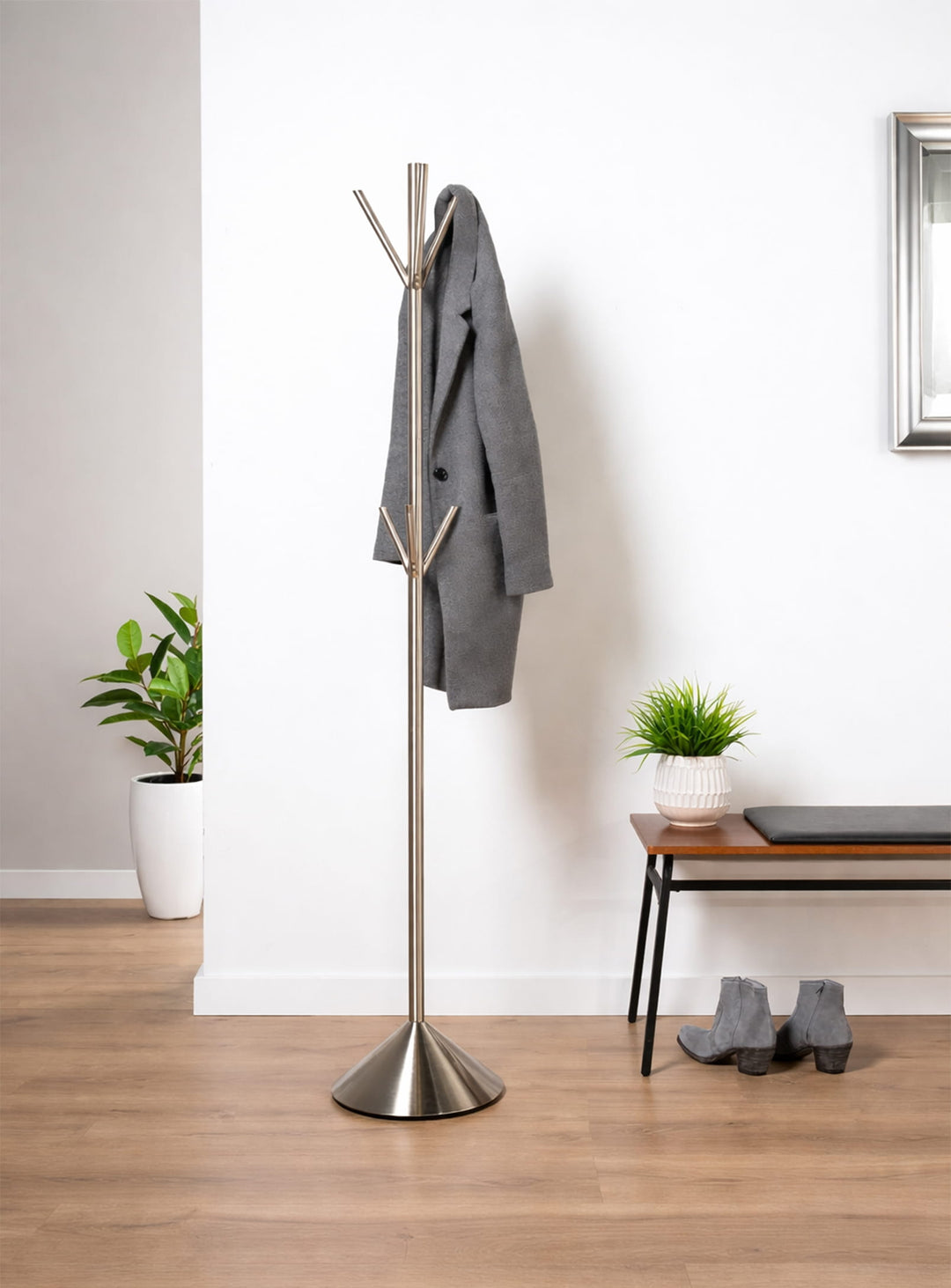 Porte-manteau Anchor contemporain, idéal pour suspendre manteaux, chapeaux et écharpes.