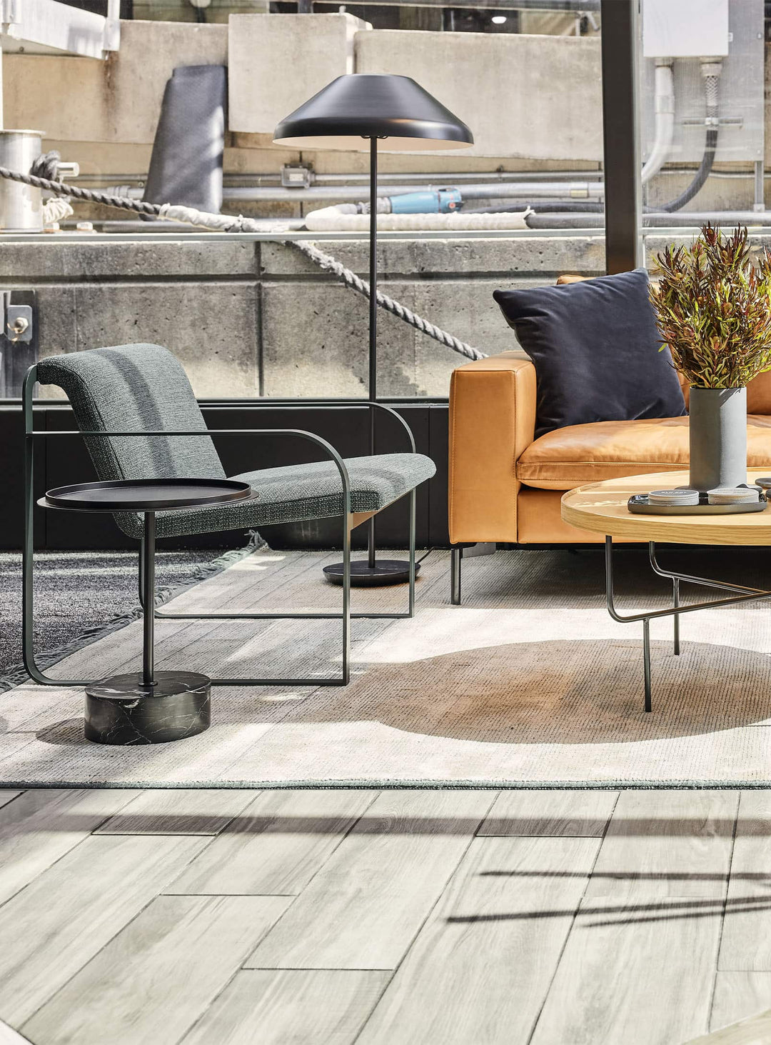 Fauteuil Skald de Blu Dot, charme contemporain et fabrication italienne. maharam mantle