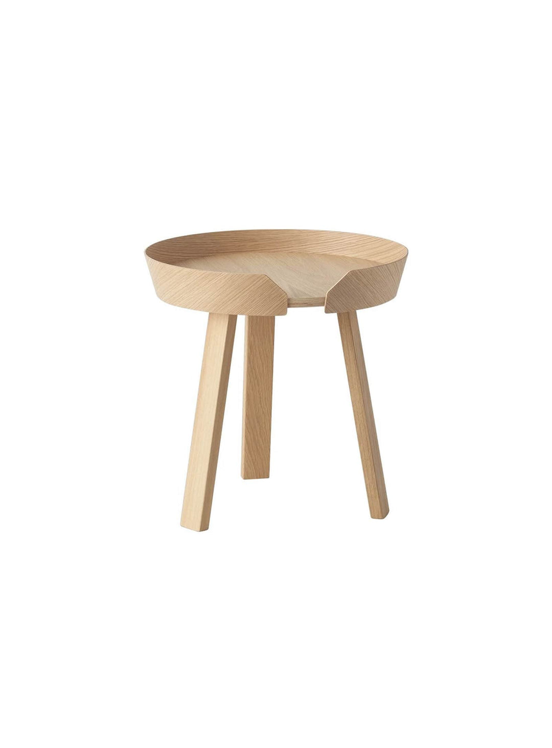 Around, table d’appoint design avec rebord pratique et style intemporel.