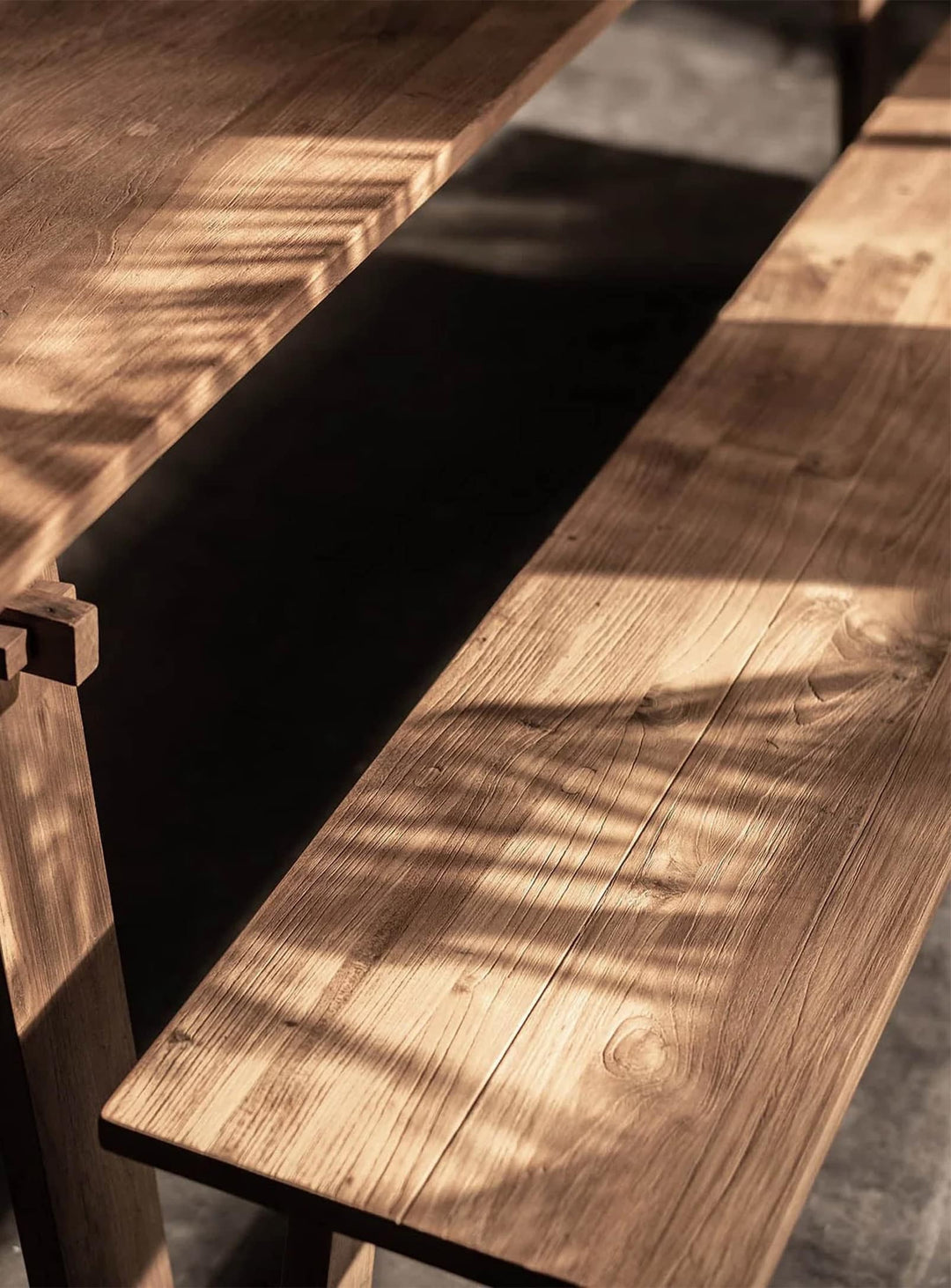 Le banc Artisan incarne le savoir-faire artisanal et la durabilité.