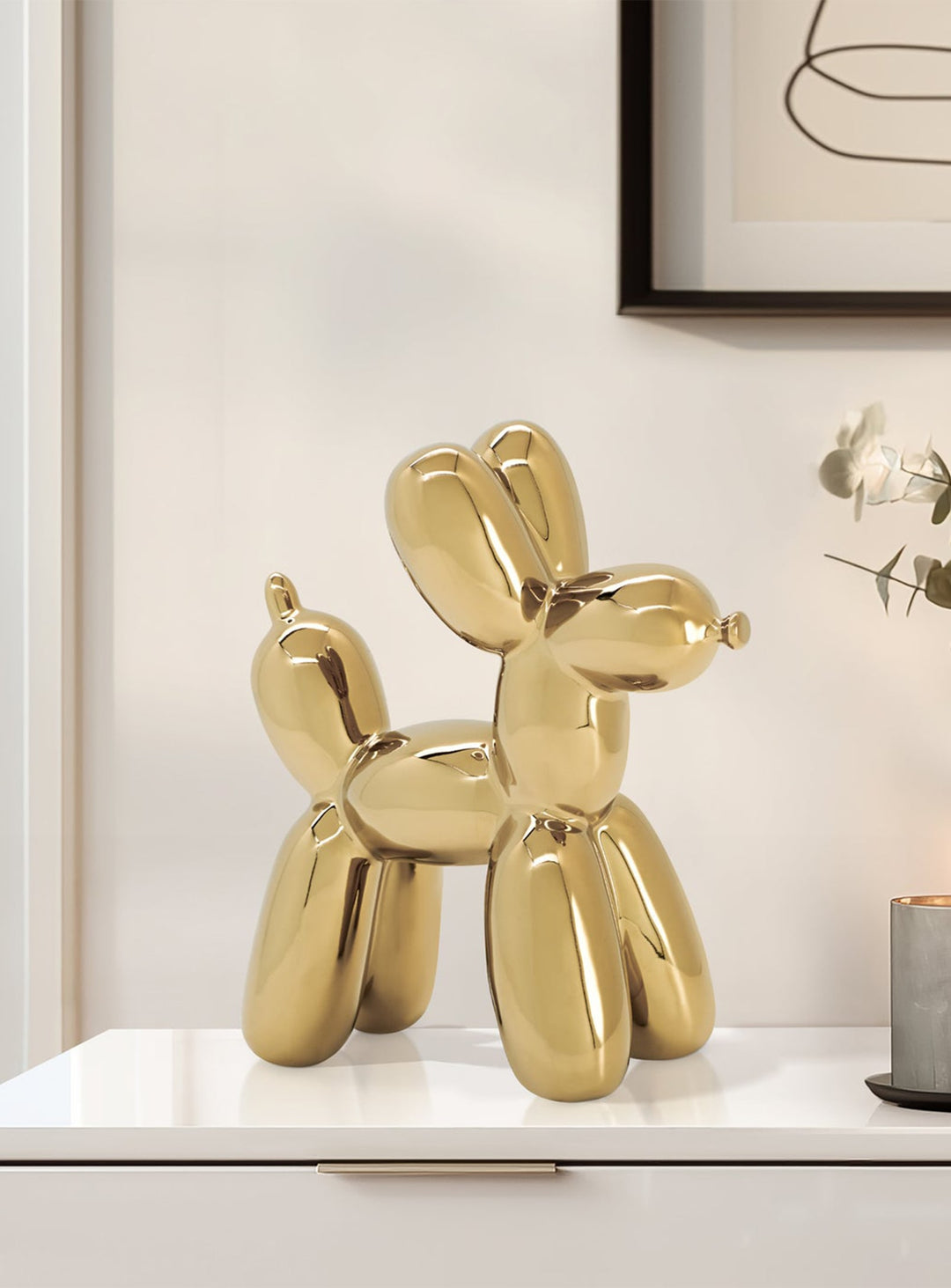 Sculpture chien ballon en céramique : humour et design chic pour votre déco. Or.