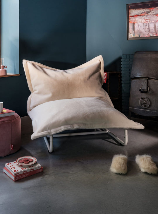 Cadre design intérieur Fatboy Beanbase : transforme le pouf en fauteuil confortable. crème